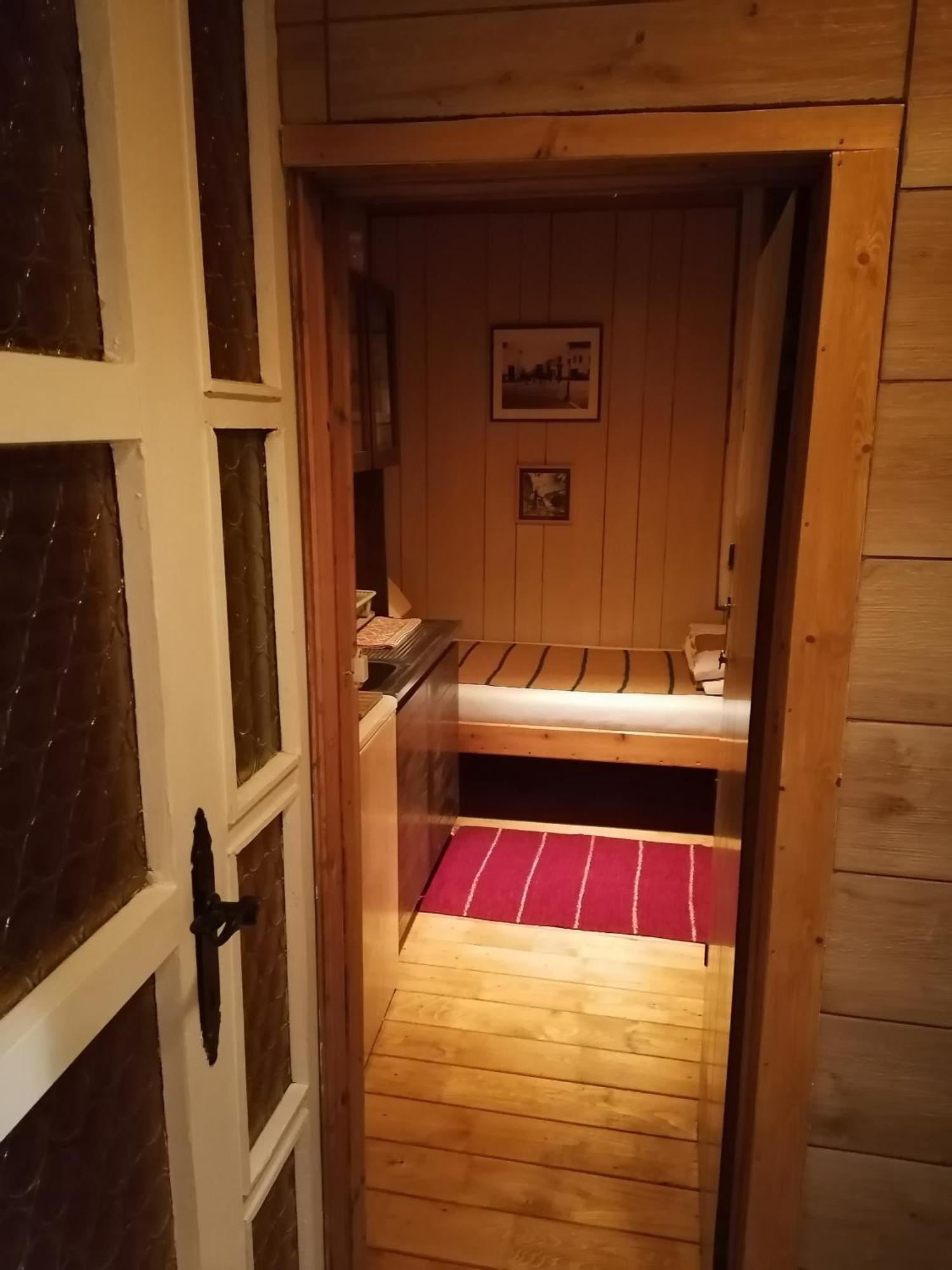 Base For Adventurers - Urban Guerrilla Hotell Negotin Rom bilde