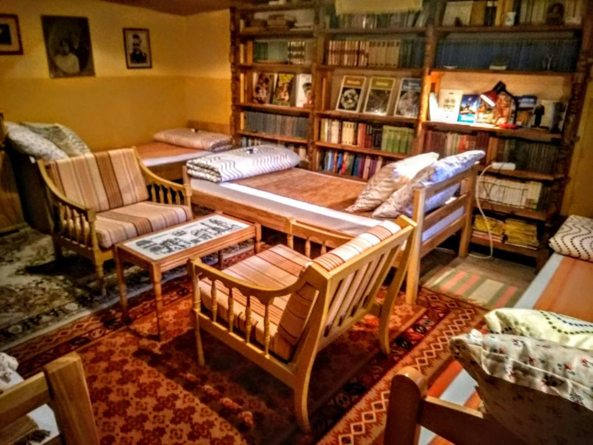 Base For Adventurers - Urban Guerrilla Hotell Negotin Eksteriør bilde